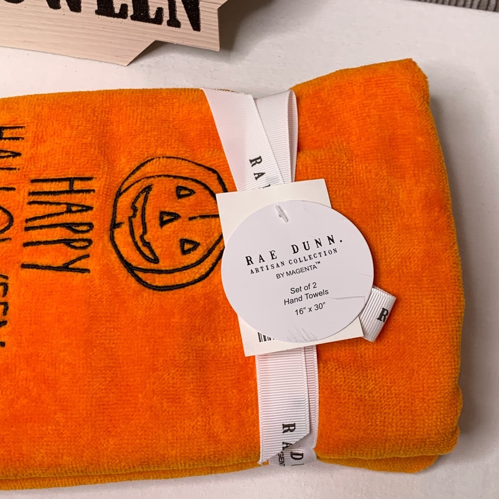 NWT🖤Pair of Rae Dunn HAPPY HALLOWEEN Hand Towels - Picture 4 of 7